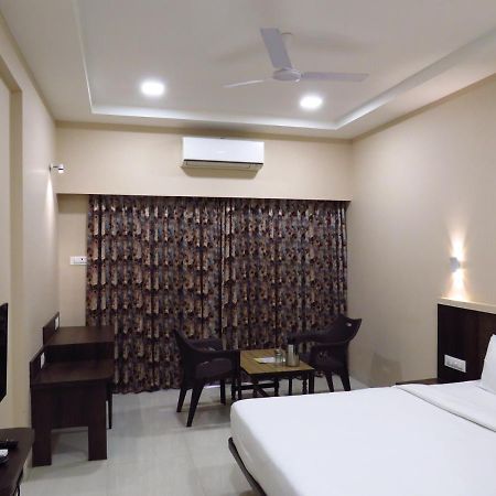 City Palace Resort لونافالا المظهر الخارجي الصورة