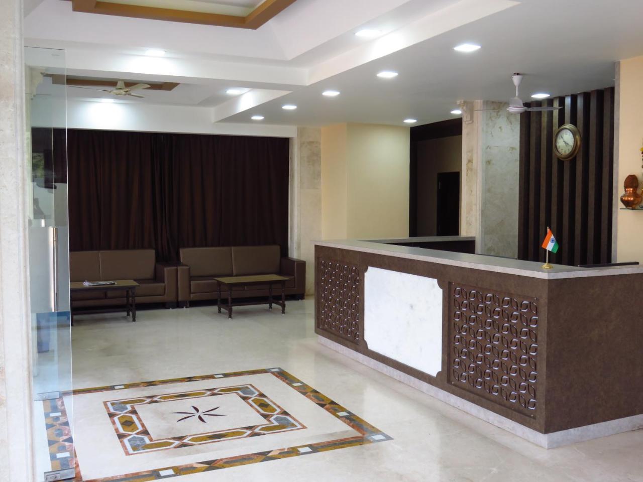 City Palace Resort لونافالا المظهر الخارجي الصورة