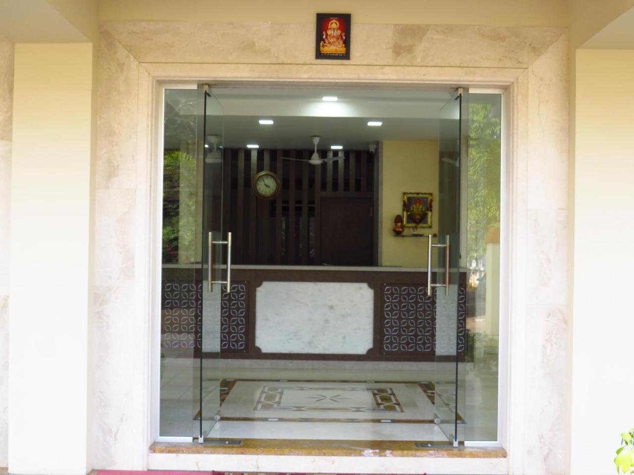 City Palace Resort لونافالا المظهر الخارجي الصورة