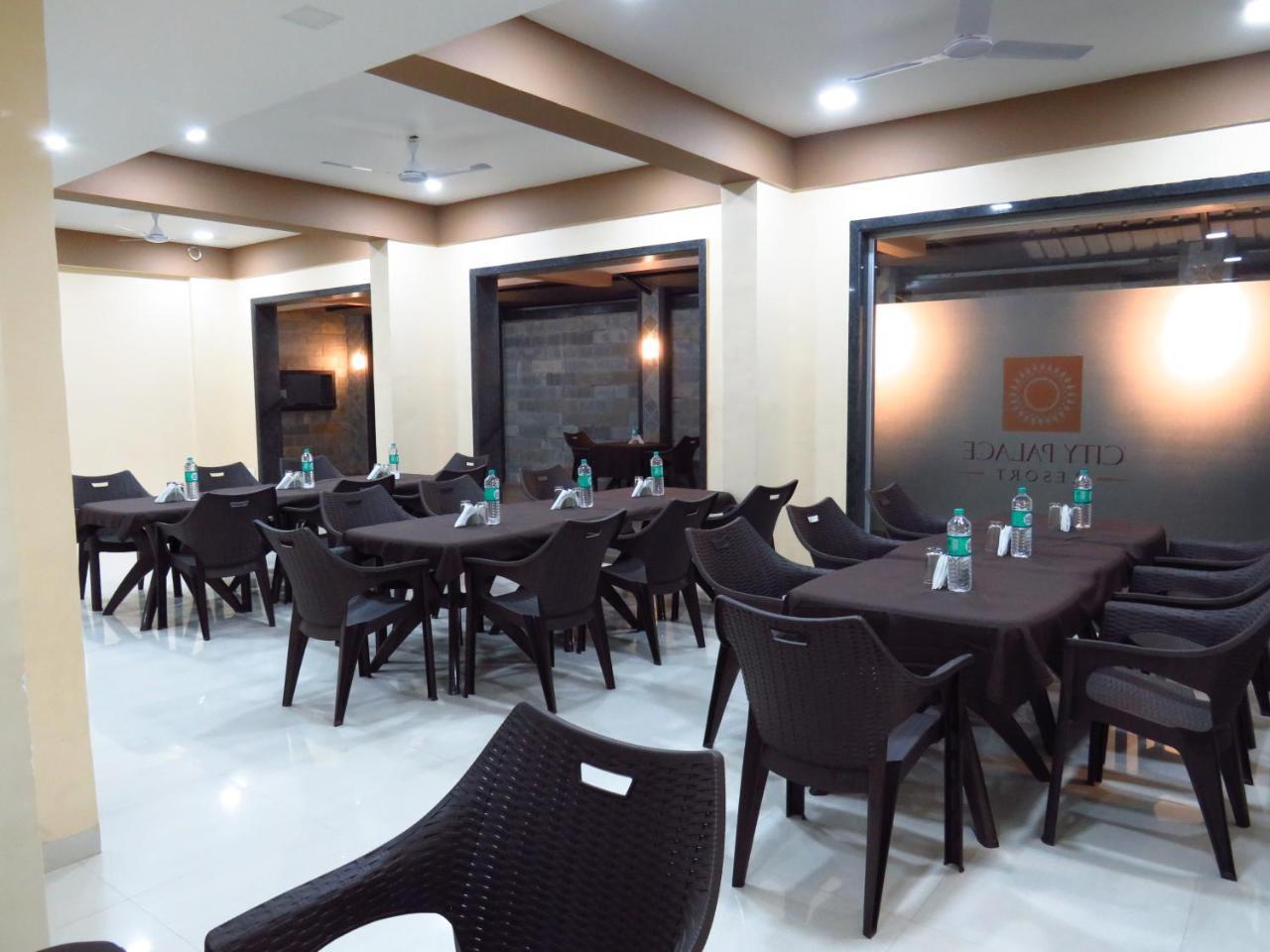 City Palace Resort لونافالا المظهر الخارجي الصورة