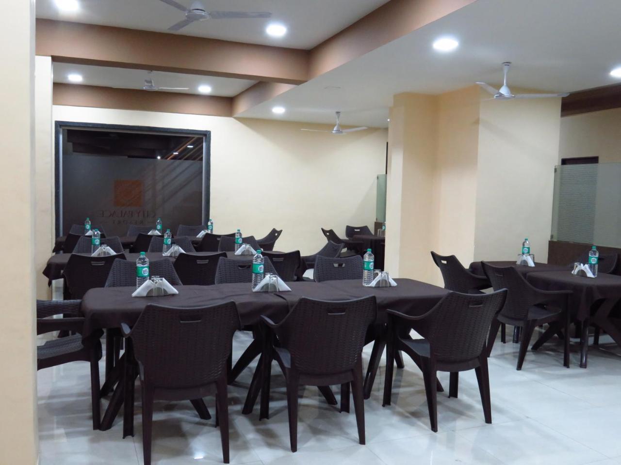 City Palace Resort لونافالا المظهر الخارجي الصورة