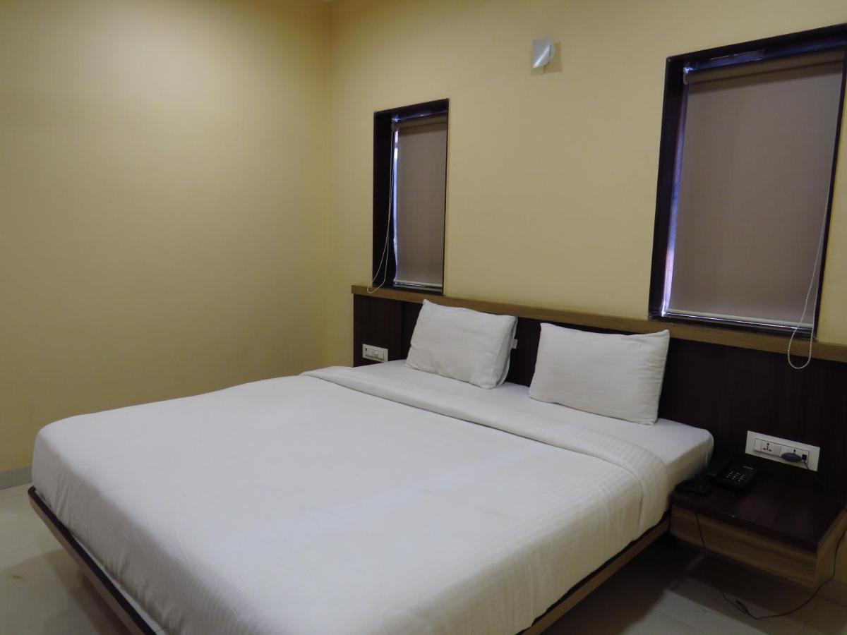 City Palace Resort لونافالا المظهر الخارجي الصورة